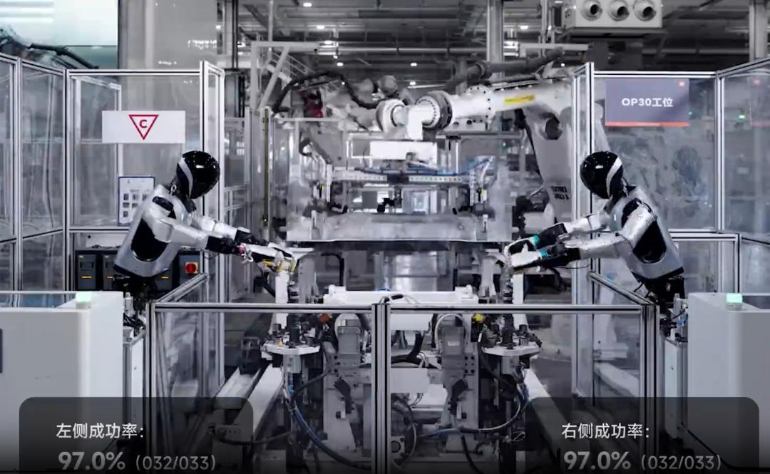 人家商战拼技术拼产能，友商主打挖掘行业一号位人才。
人家从零孵化机器人团队，结果