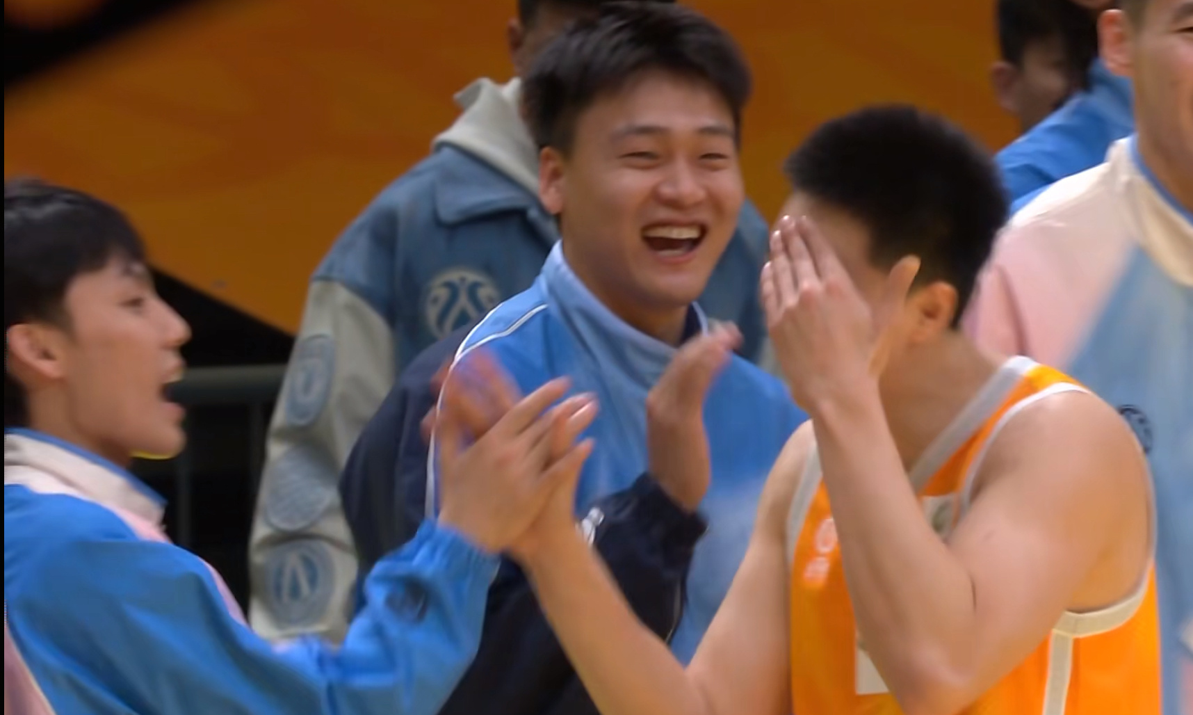 胡明轩时隔5年再拿三分大赛冠军！人家夺冠给你俩乐完了CBA全明星