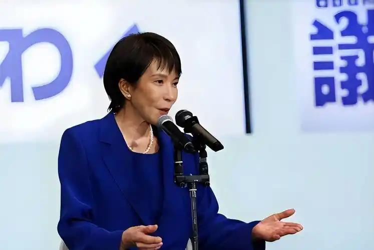 花730亿美元买不来一句尊重，饭桌上掀桌子吵架，转头还得陪笑脸。日本这位“铁娘子