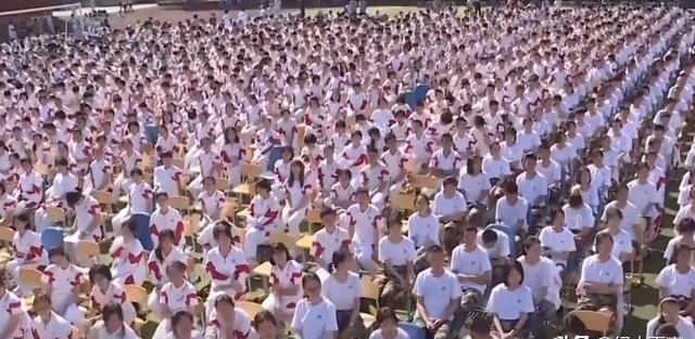 学霸李泰伯：放弃清华北大，申请国外11所名校全被拒，后来怎样
李泰伯1992年出