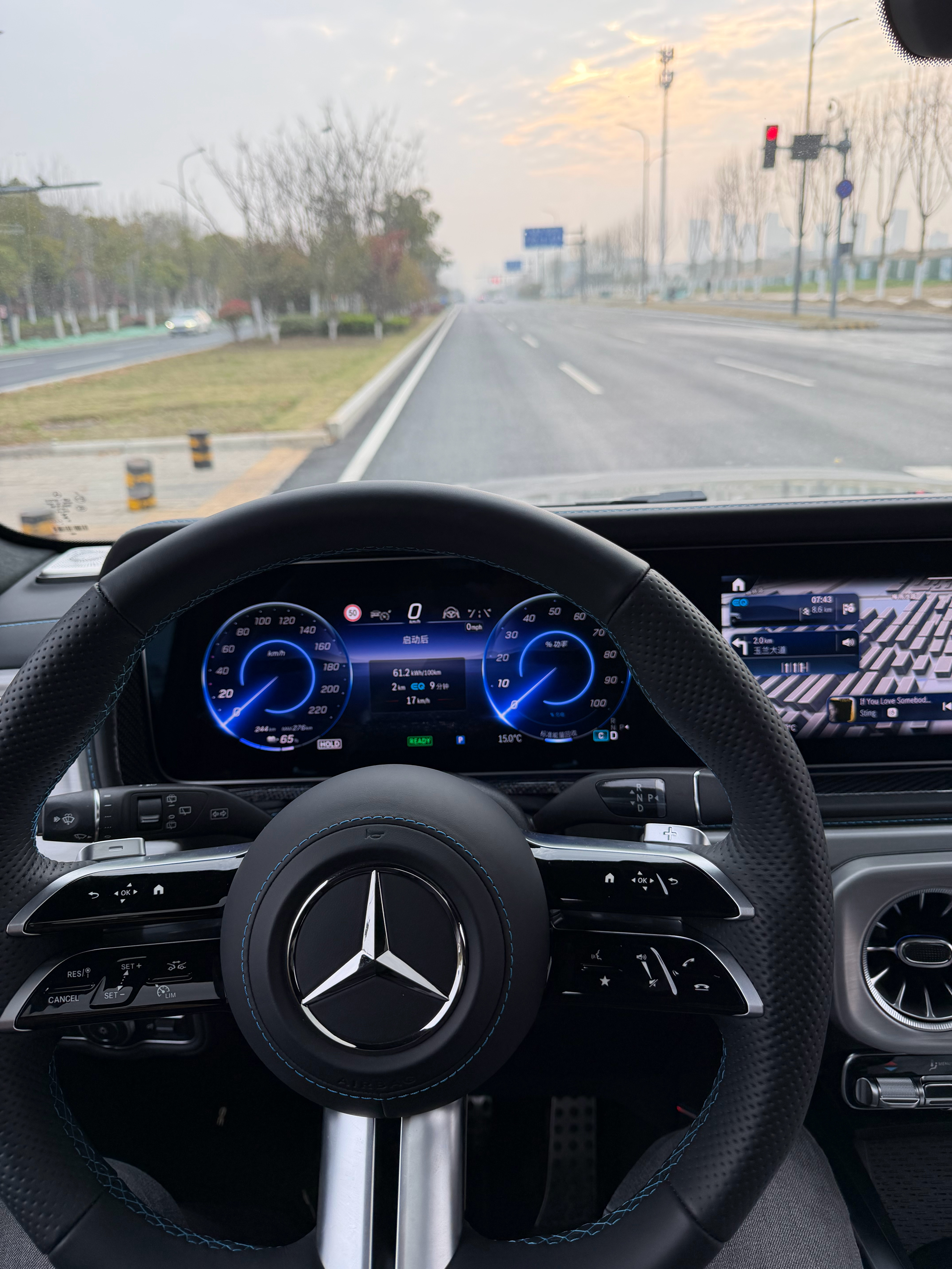 早起的虫儿被鸟吃，我是不是开大G里起最早搬砖的啊（不区分动力形式）。奔驰g580