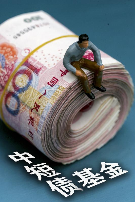 我比较喜欢货币基金和短债基金。货币基金堪称新手的“理财安全屋”，像余额宝、微信零