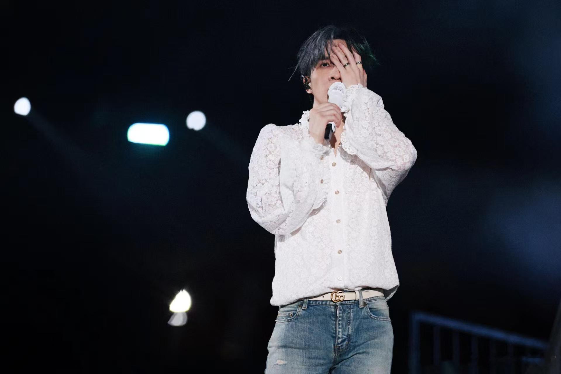 薛之谦在薛之谦模仿赛上获得第二氛围感直接拉满，太原粉丝惊艳开嗓，连薛之谦本人都连