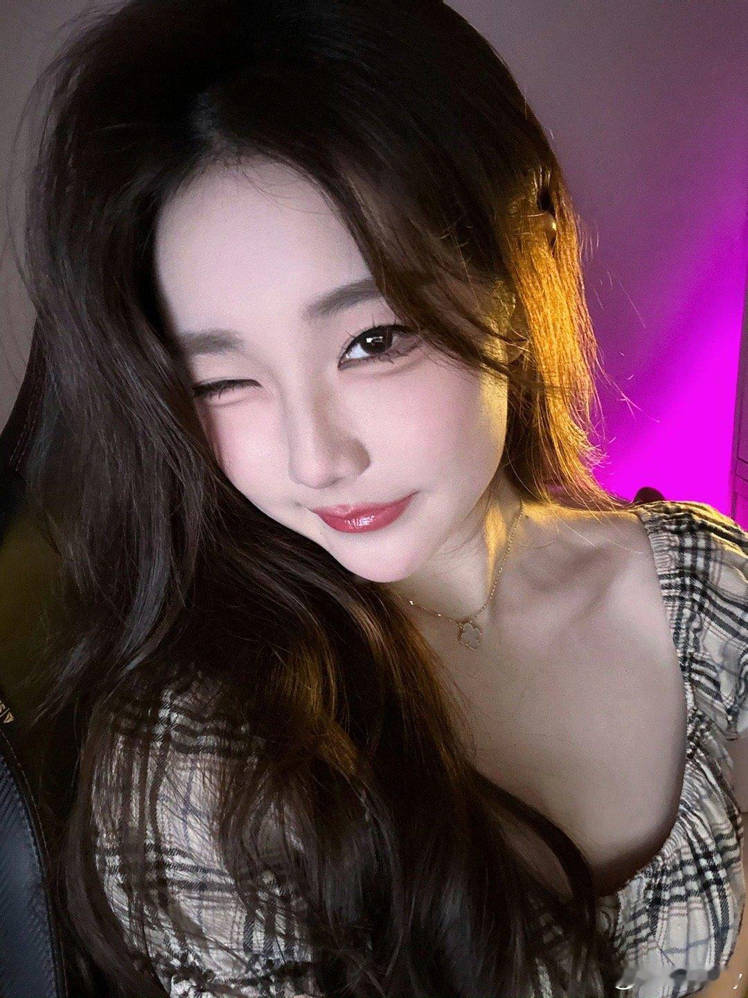 富有且慷慨！Kitty还是懂xdm爱看什么啊[舔屏][舔屏]好大的眼睛！解说Ki