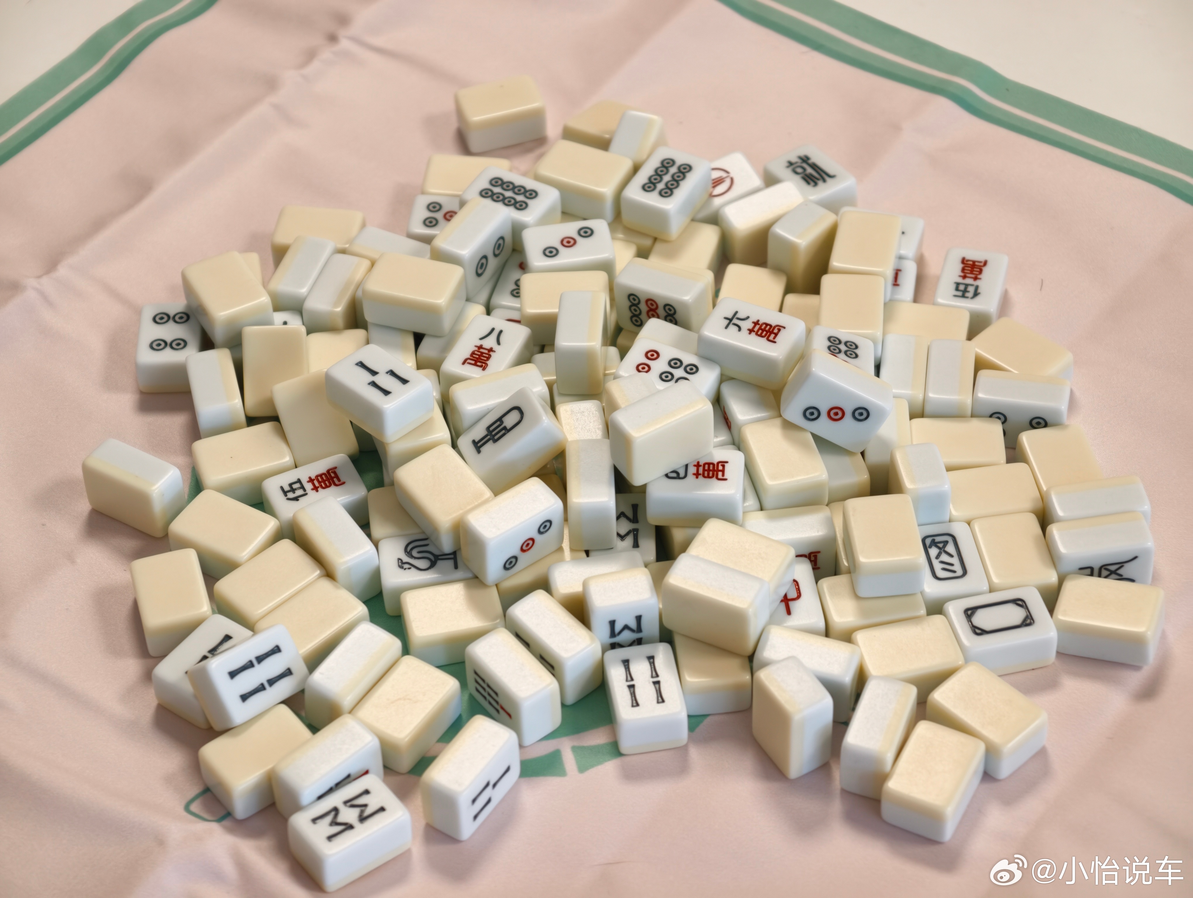 岚图太会整活了，送的伴手礼是迷你麻将套装，你们有喜欢的吗？ 