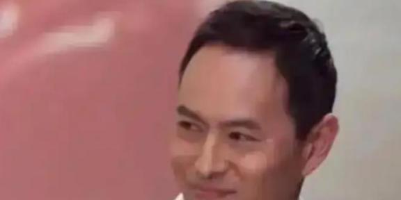 澳大利亚知名反华教授李约翰，在节目当中大谈自己的反华思想，但就在这时主持人，突然