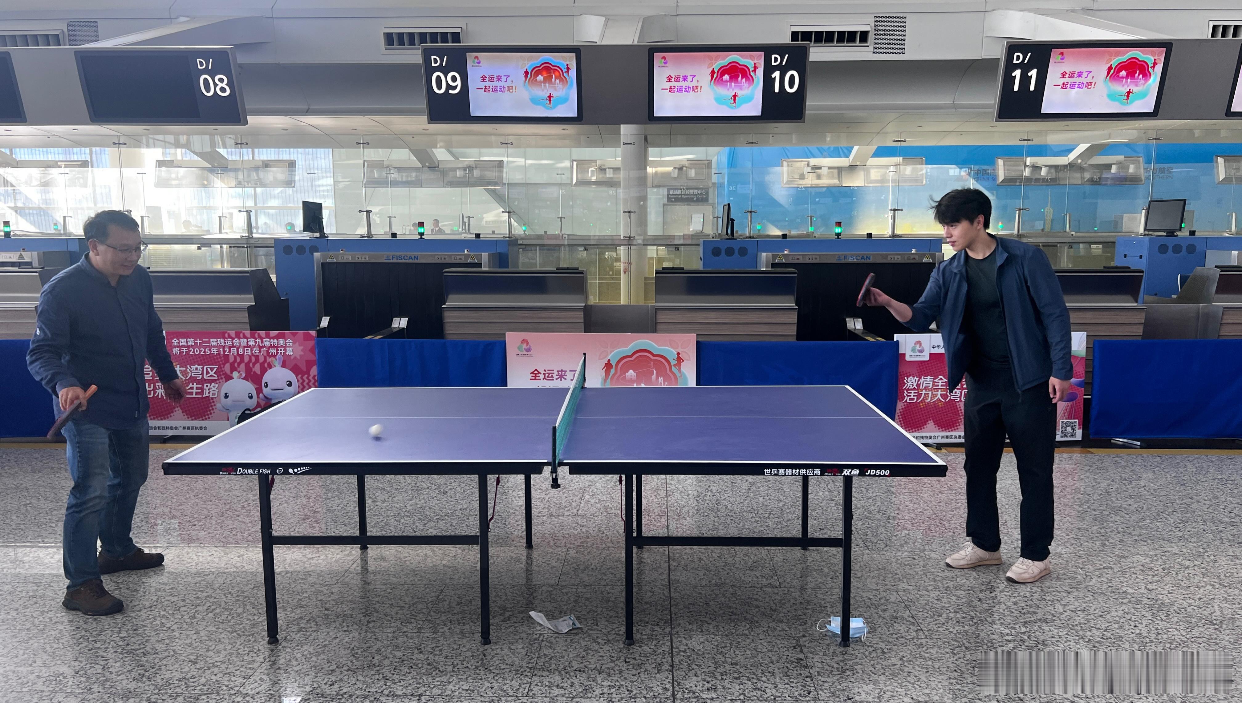 这台子要设到登机口旁边就好了