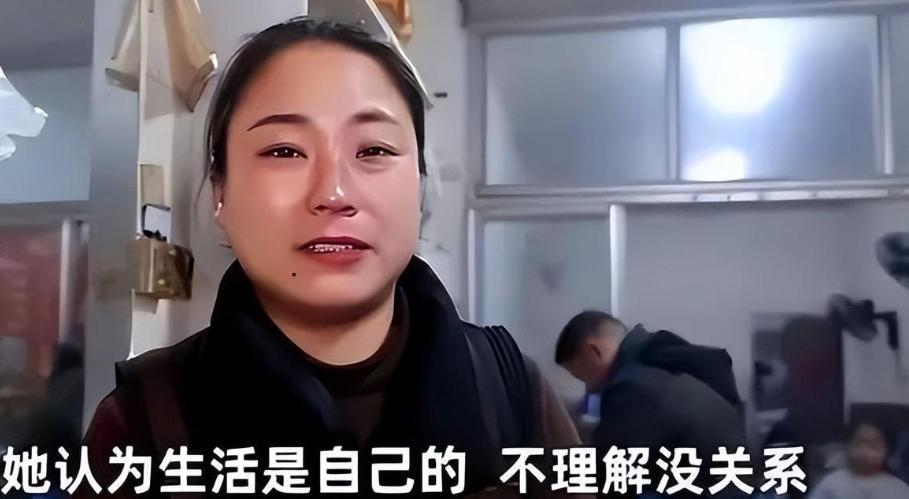 扶弟魔天花板！2022年安徽滁州，一33岁的女子辛苦经营了12年的烧饼摊，省吃俭