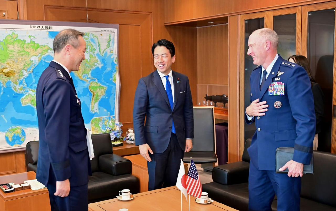 小泉进次郎会见驻日美军司令约斯特，双方表示将进一步加强美日同盟。

他还官宣在与