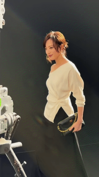 孙俪怎么美成这样了当东方美人遇上巴黎浪漫，碰撞出的火花太绝了。孙俪身上有种独特的