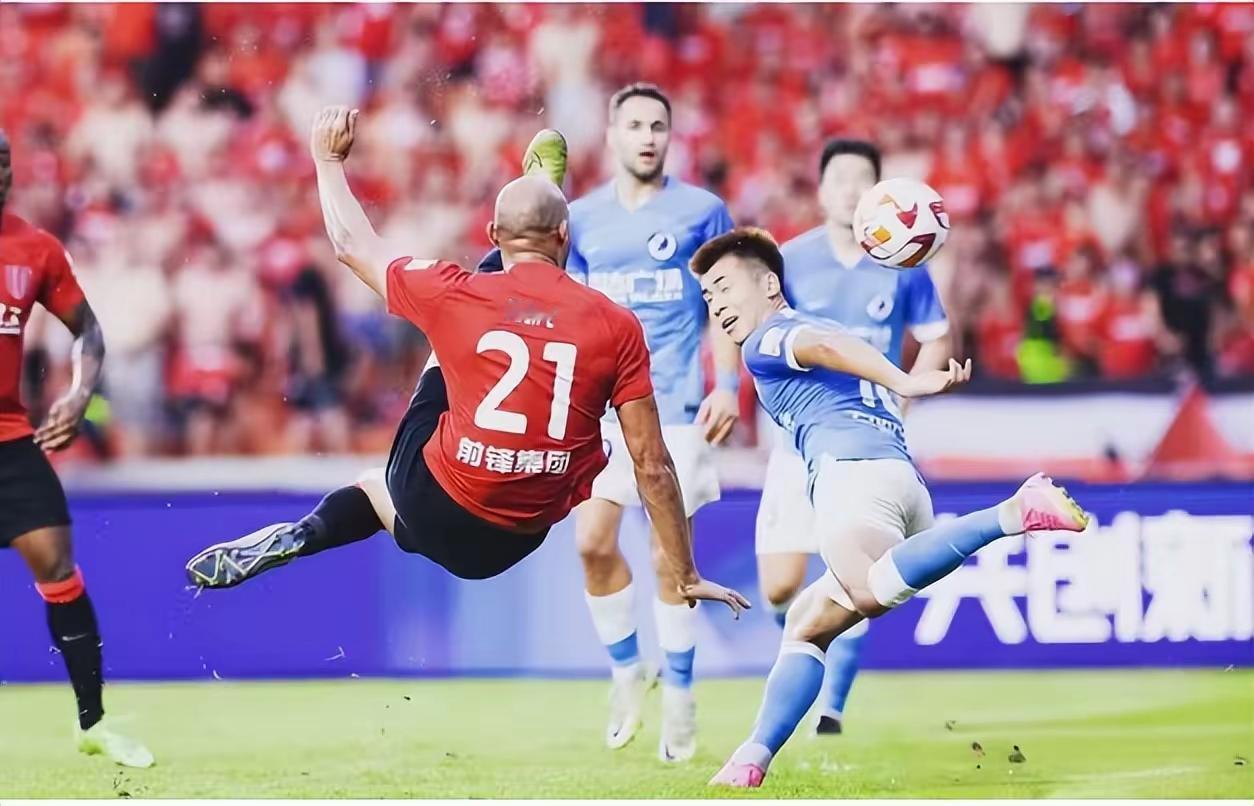 很多人都在猜，因10余名队员合同到期，成都蓉城明年留下谁。其实根本没到这一步，这