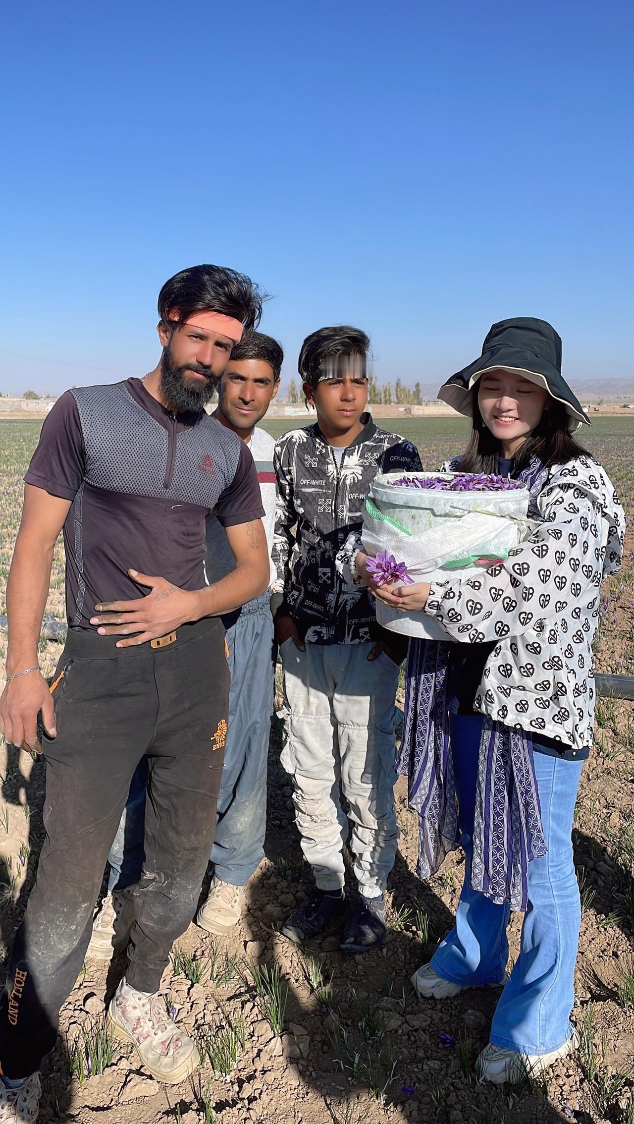 藏红花真的好美啊。生于高原 长于荒地
第一次见到藏红花🌸原来我们用来泡水的是它