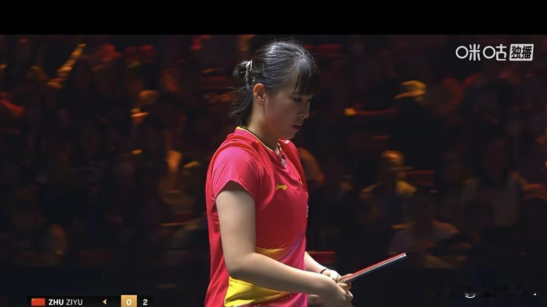 19岁中国小将朱梓予在2025WTT中国大满贯女单正赛首轮遗憾止步，她今天中午对