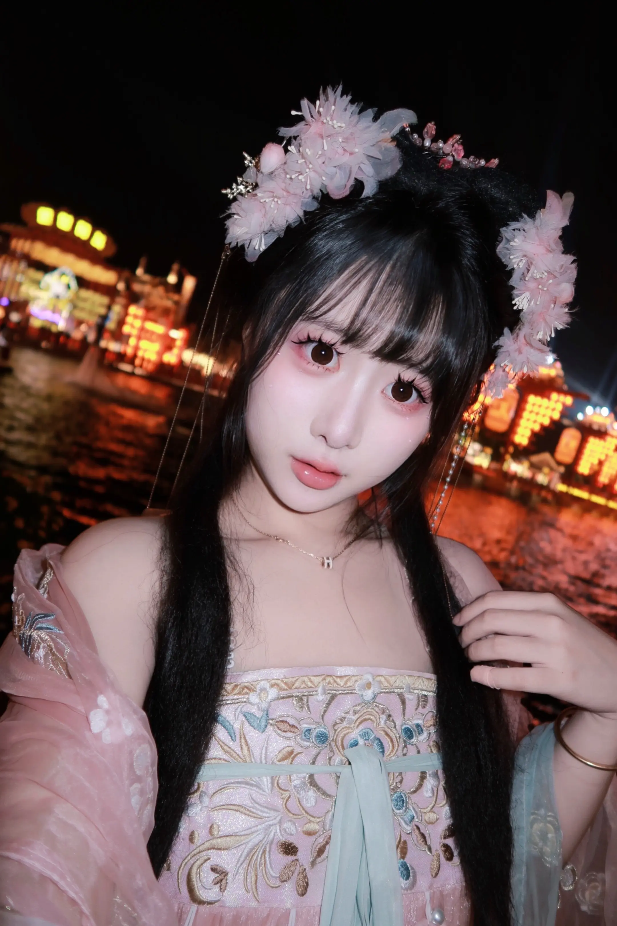 你也会夸她可爱是吗？ 算了我不问了⣠⠛⠛⣄⣠⠶⠛⠛⠛⠶⣄⣠⠛⠛⣄ ⢿　...