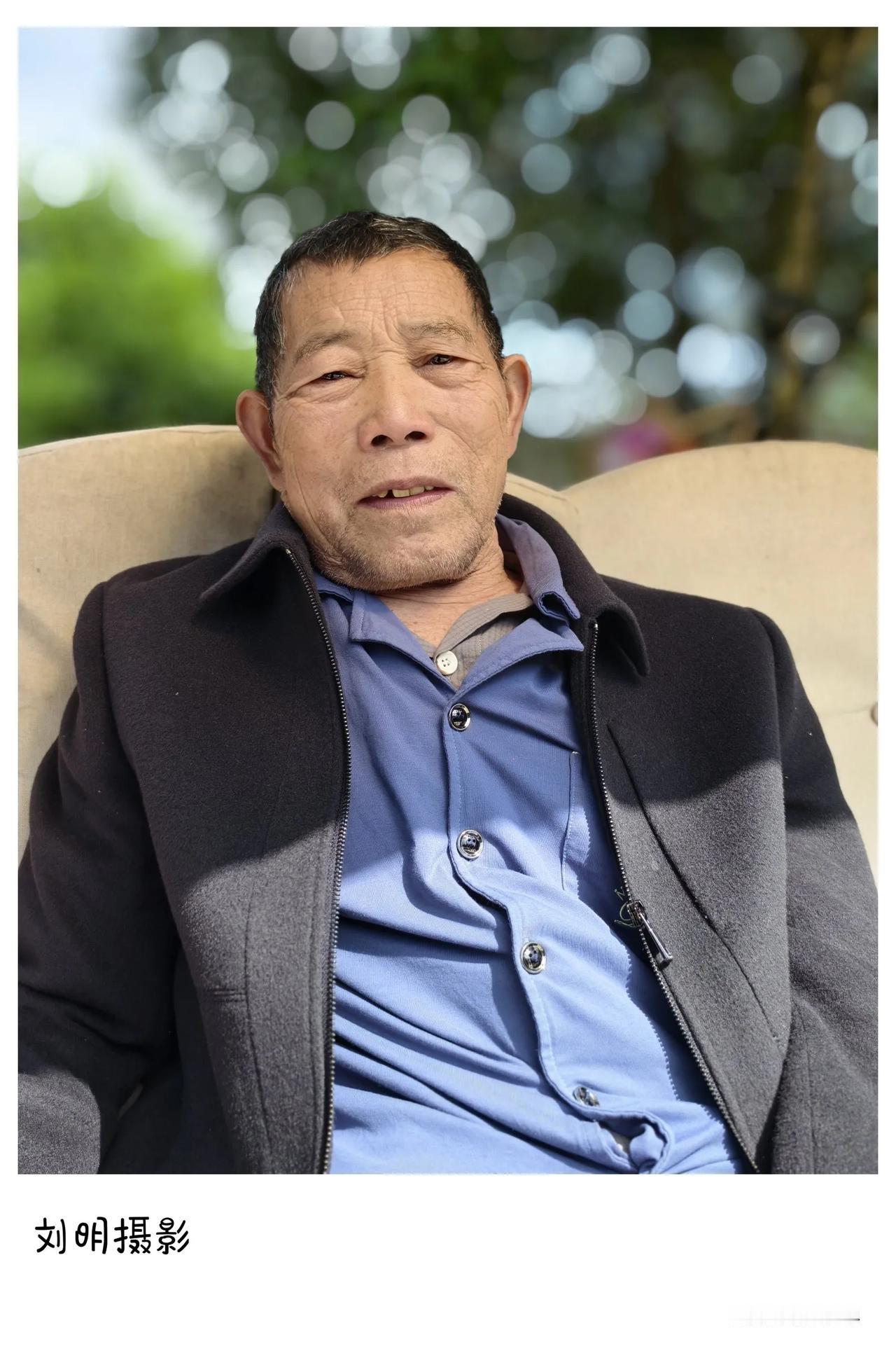 父亲从永顺县人民医院回到山寨已经三天了。当他重新踏上这片熟悉的土地，我发现他仿佛