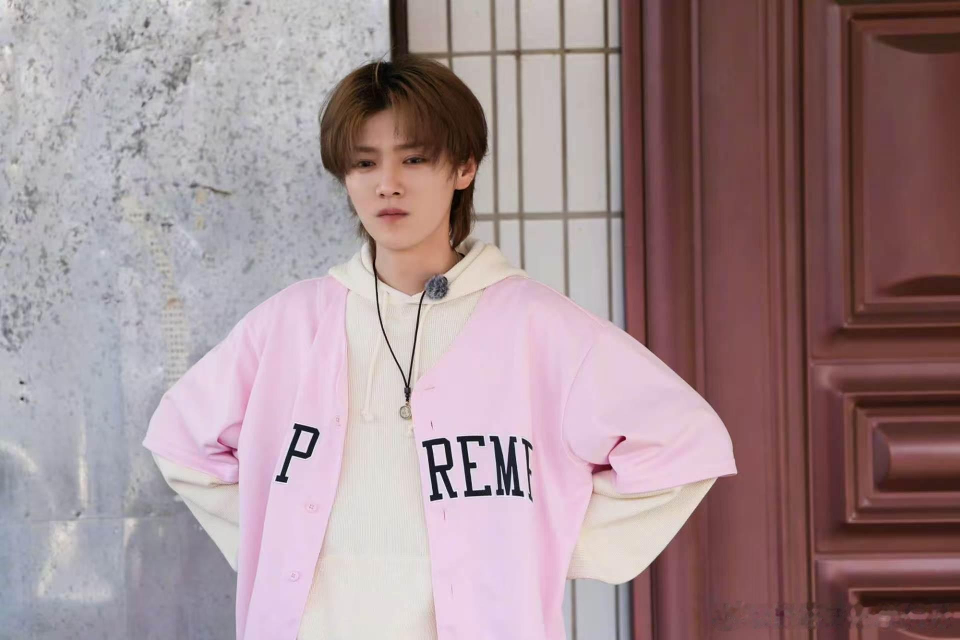 鹿晗穿都不时尚哈哈哈哈哈 五哈的紧身秋衣造型太有梗了，马頔全程羞耻，邓超在线吐槽