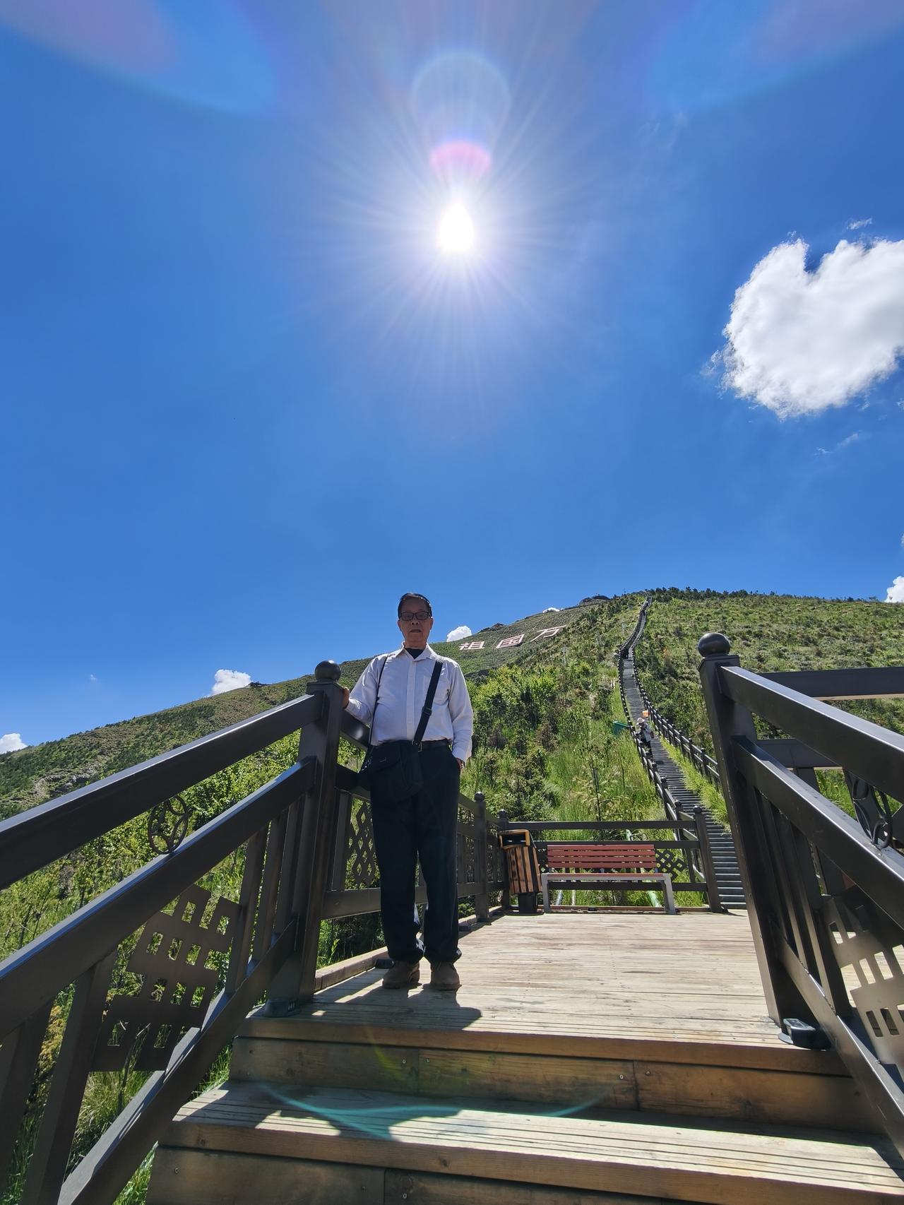 南山公园的第二登山道，全部都是梯级，尽管只有2000级左右，但想登上山顶要比登上