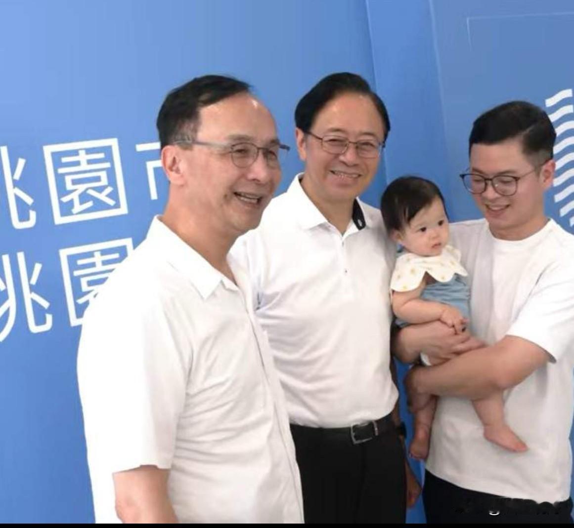 朱立伦还想当国民党主席？

这几天，国民党前主席朱立伦先后帮谢国梁和凌涛站台。