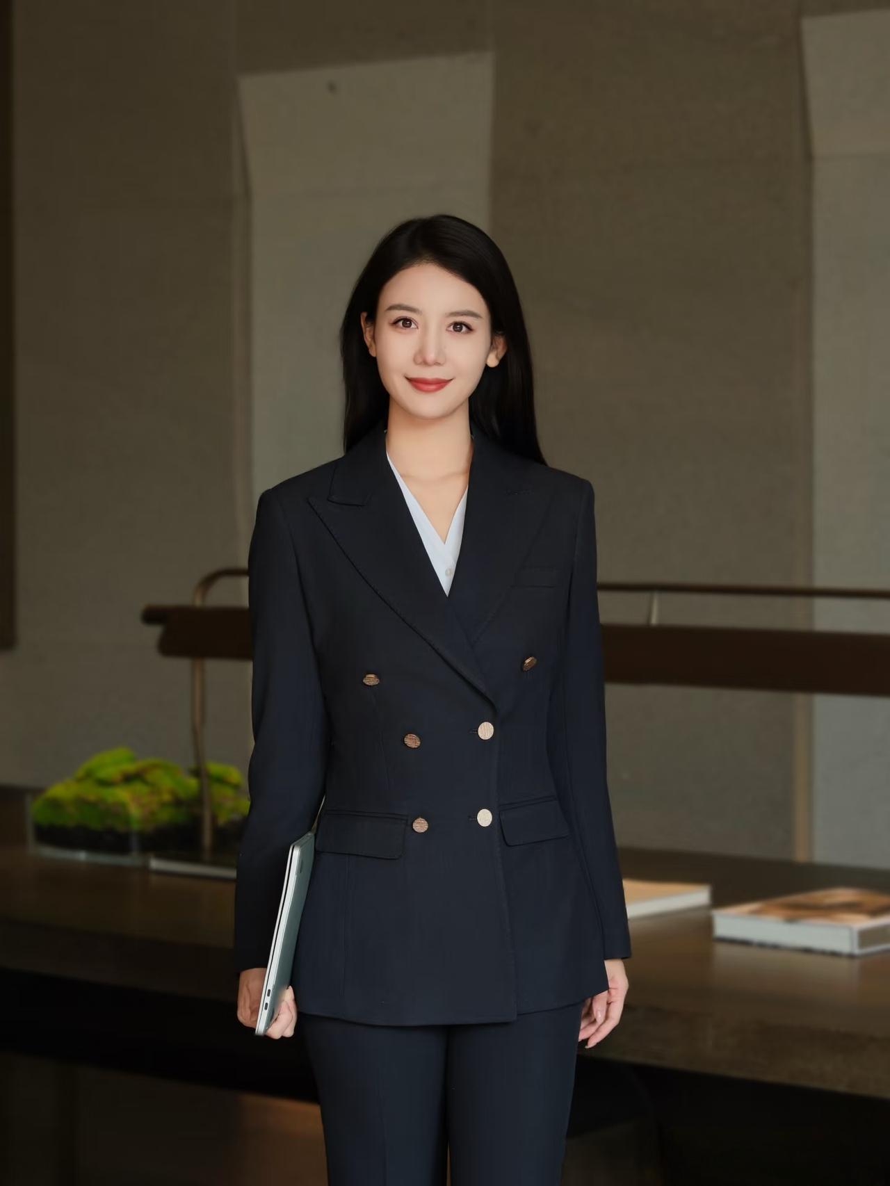 怎样穿搭知性又显身材?