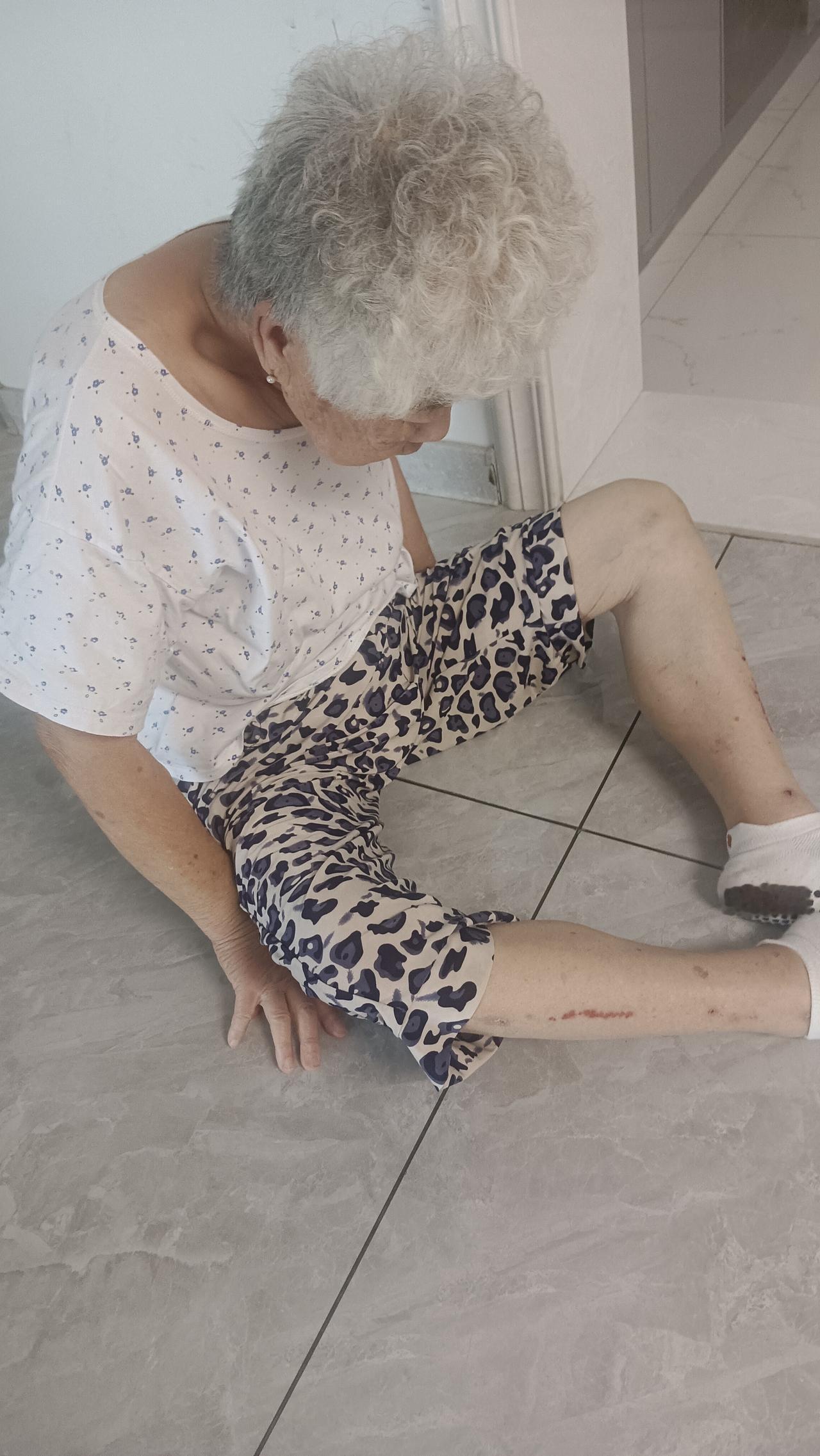 老人摔倒了，照护路上都悬着一颗心。