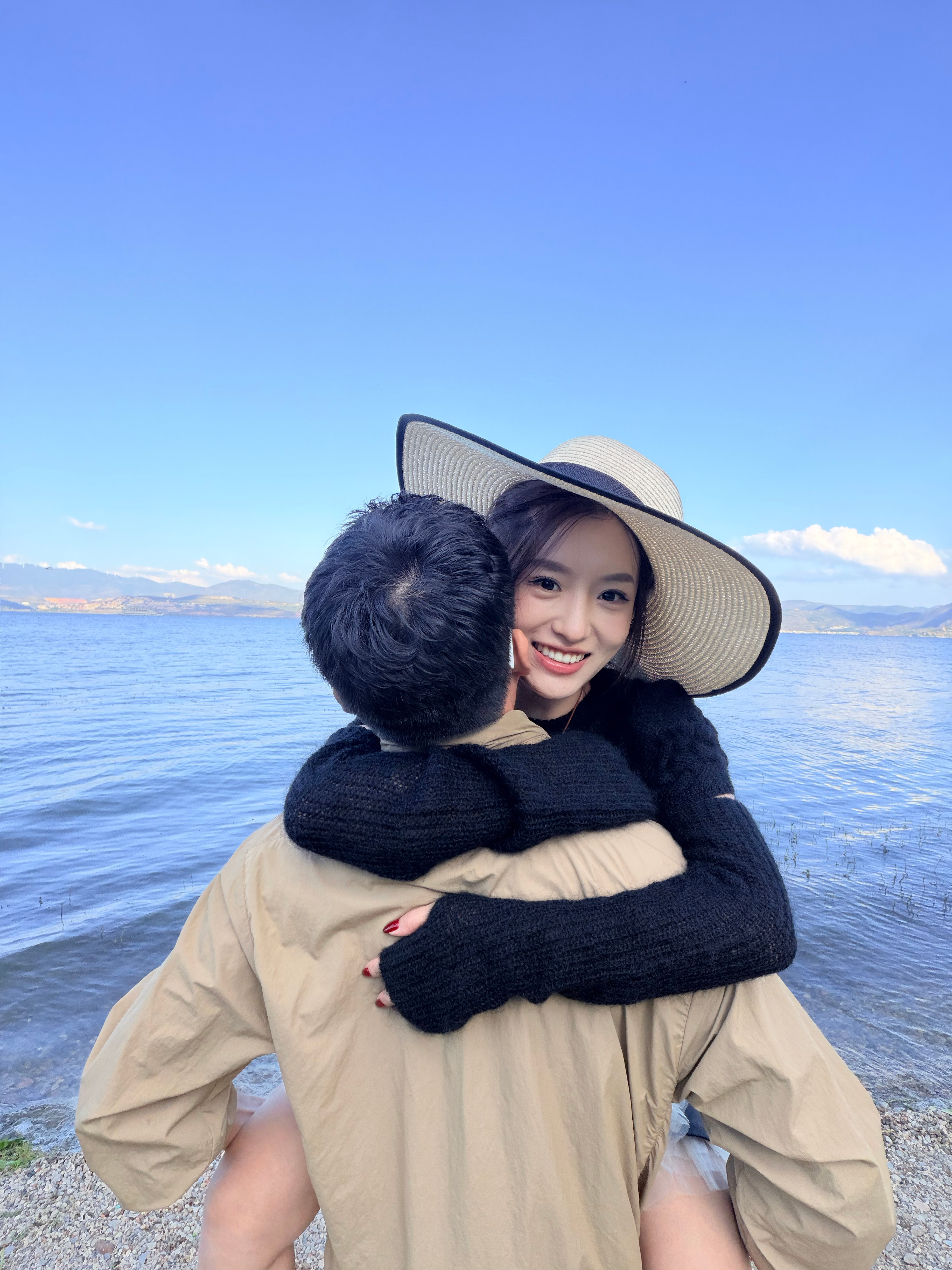 合约情侣下播了，辛苦大家[老师好][老师好] 希望大家收到手会喜欢！！！明天逛古