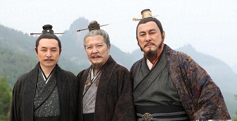 刘备一生招降纳叛，黄忠马超都收了，为何偏偏要斩这位寒门名将？
刘备其实给过张任一
