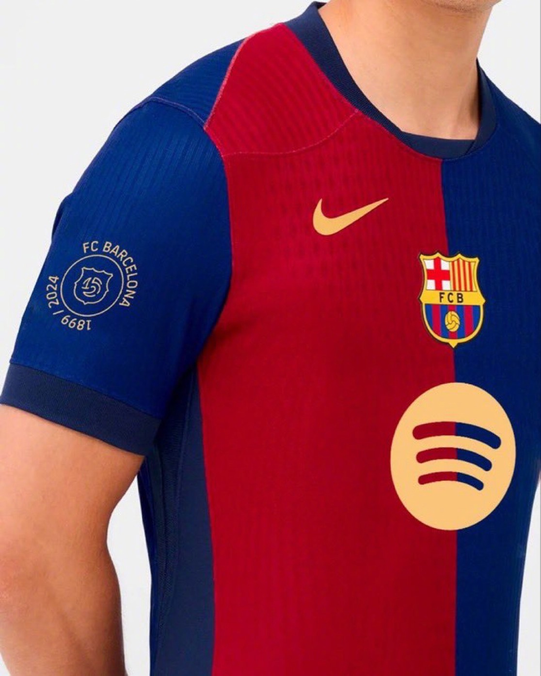 巴萨明天将在比赛中佩戴125周年纪念标志它将出现在球衣的右侧袖口#巴萨# ​​​