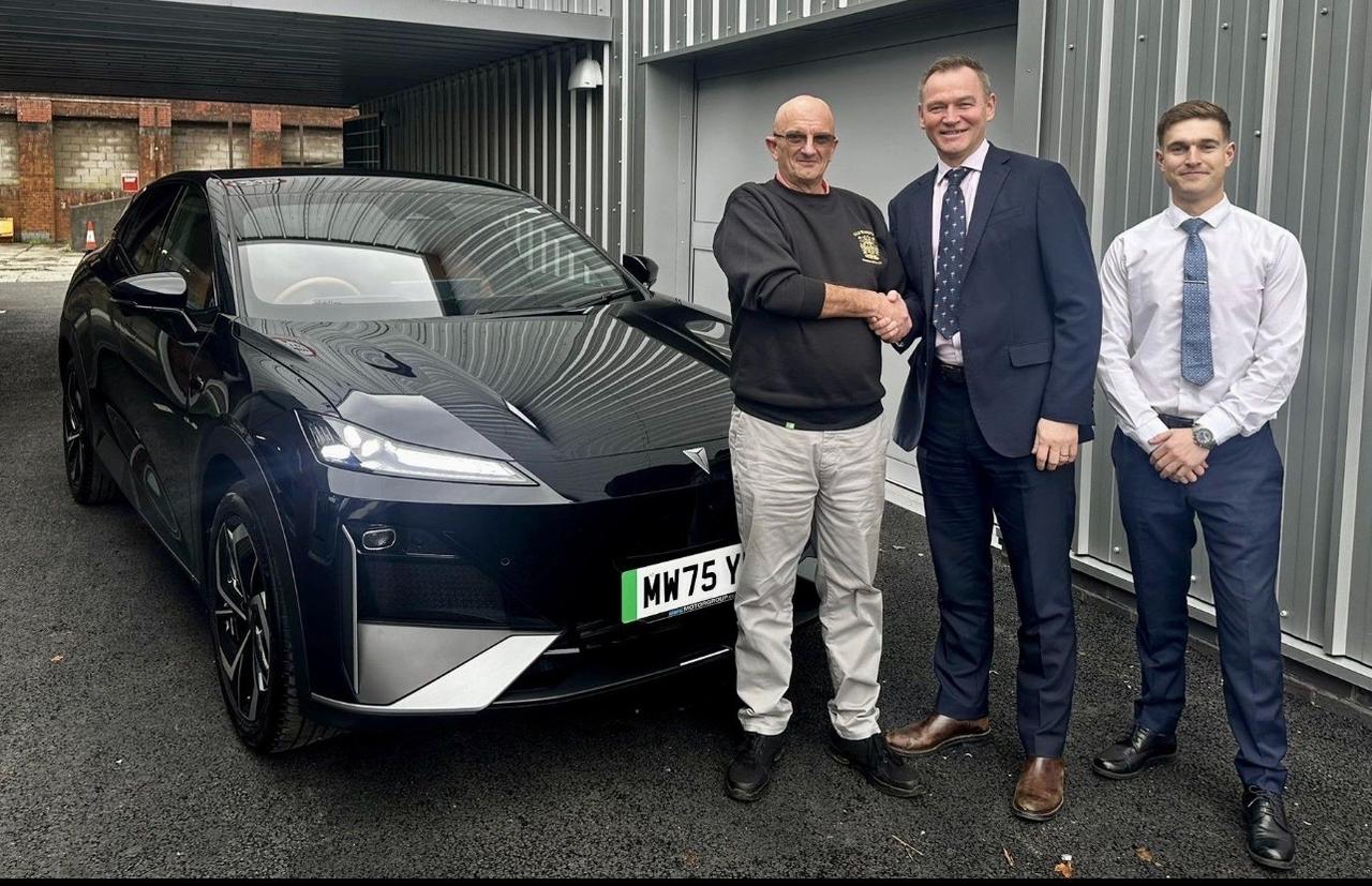 长安英国🇬🇧当地合作伙伴OMC集团，官宣完成首台深蓝S07的交付。
本月初，