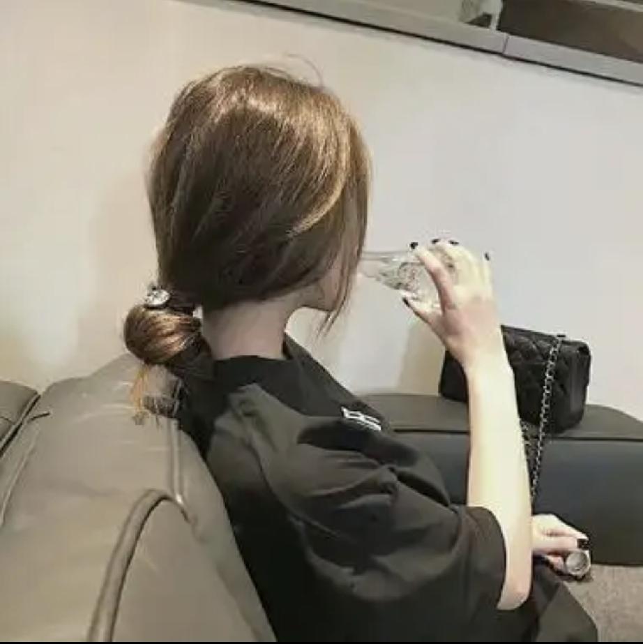 有些独生女说她们好像都有一个隐形的兄弟（弟弟或哥哥），虽然她是独生女，但是感觉父