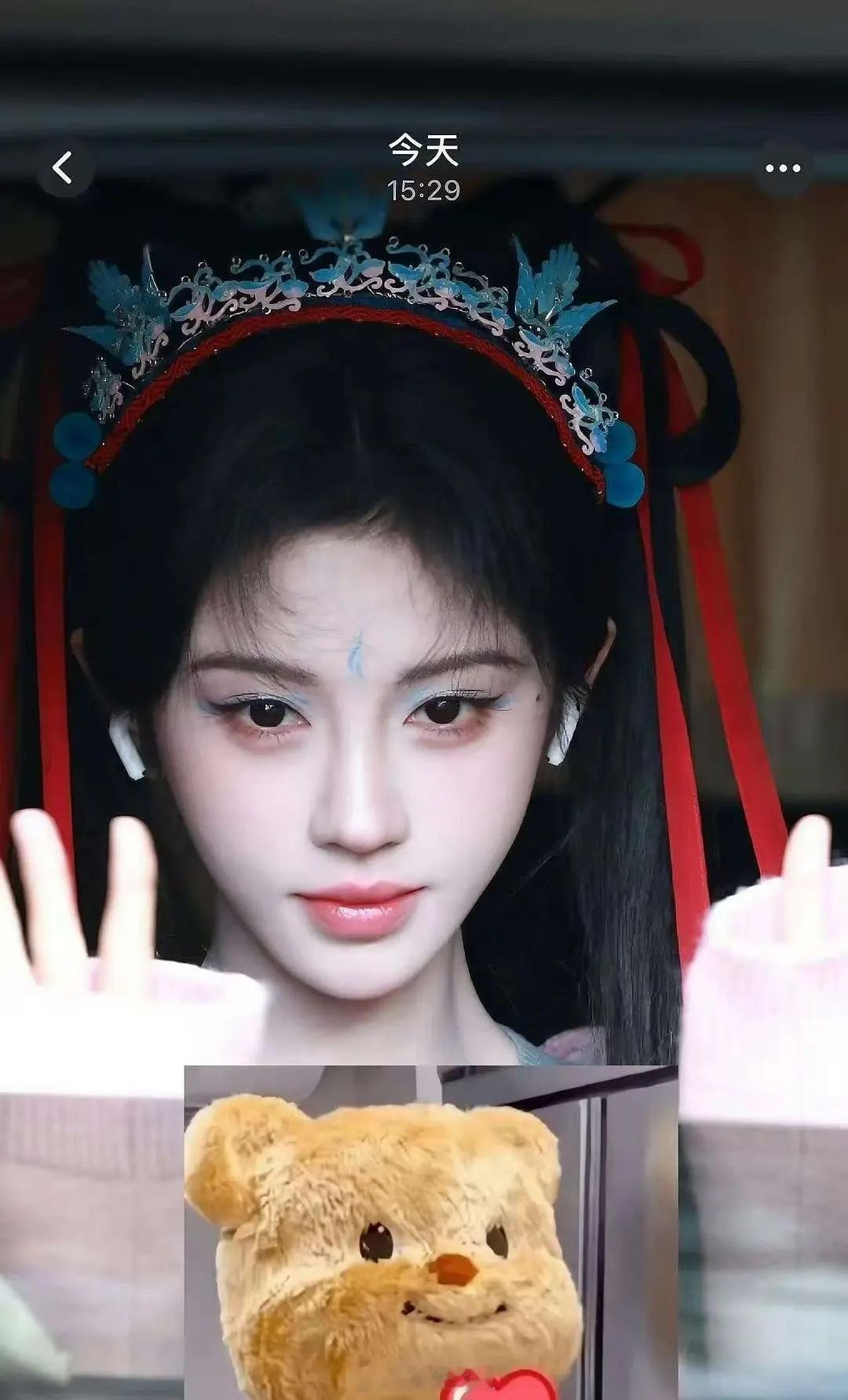 鞠婧祎今天的造型 我真是开眼了怎么一半哪吒一半敖丙的?哈哈哈哈哈 