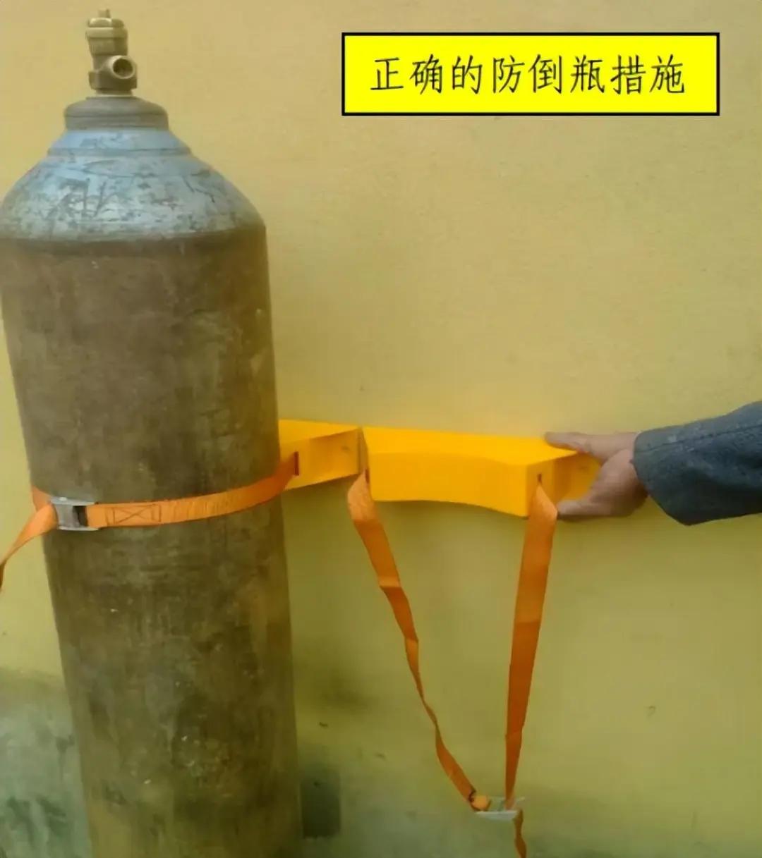 气瓶防倾倒能用金属链吗？这些规范和案例给答案
 
在涉及气体使用的场所，气瓶防倾
