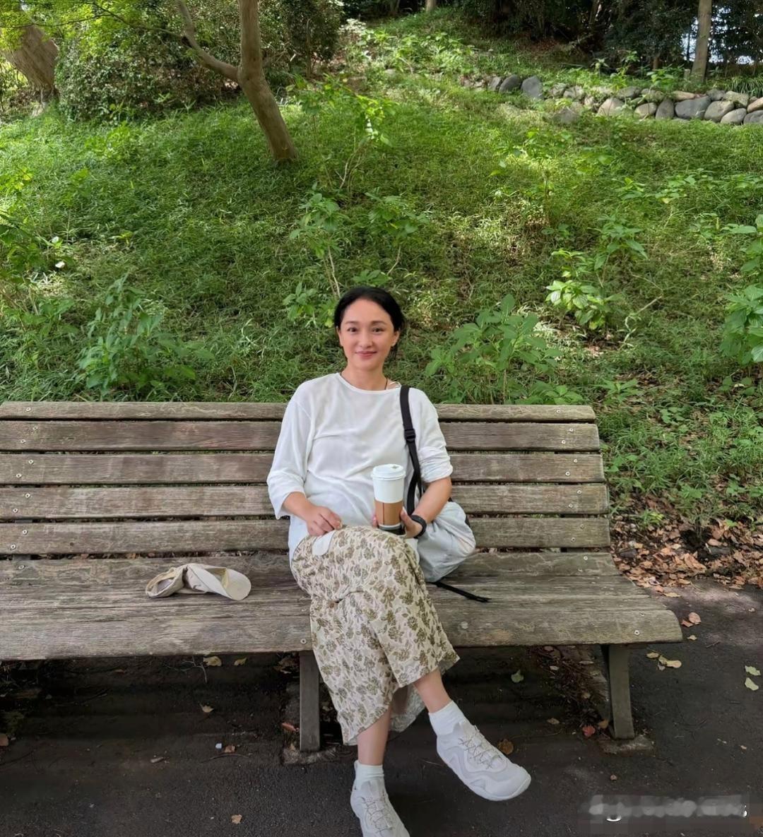 周迅的年龄感上来了 感觉整个人更加温和了 