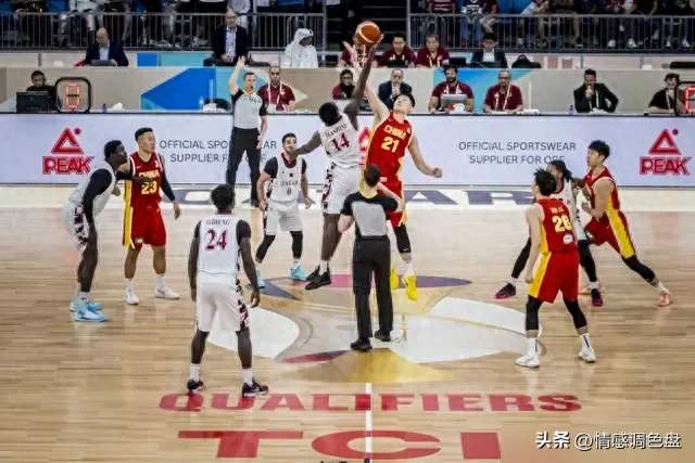 中国男篮世预赛首战大胜卡塔尔 新星崛起显潜力