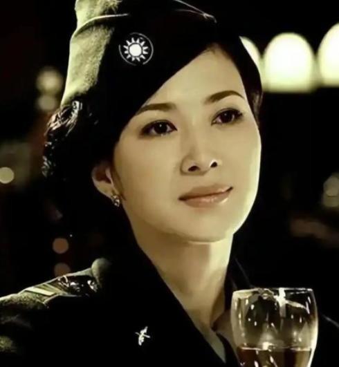 1946年戴笠身亡，留下不少财物和旧人，毛人凤一样不碰，就连向影心也被送进精神病