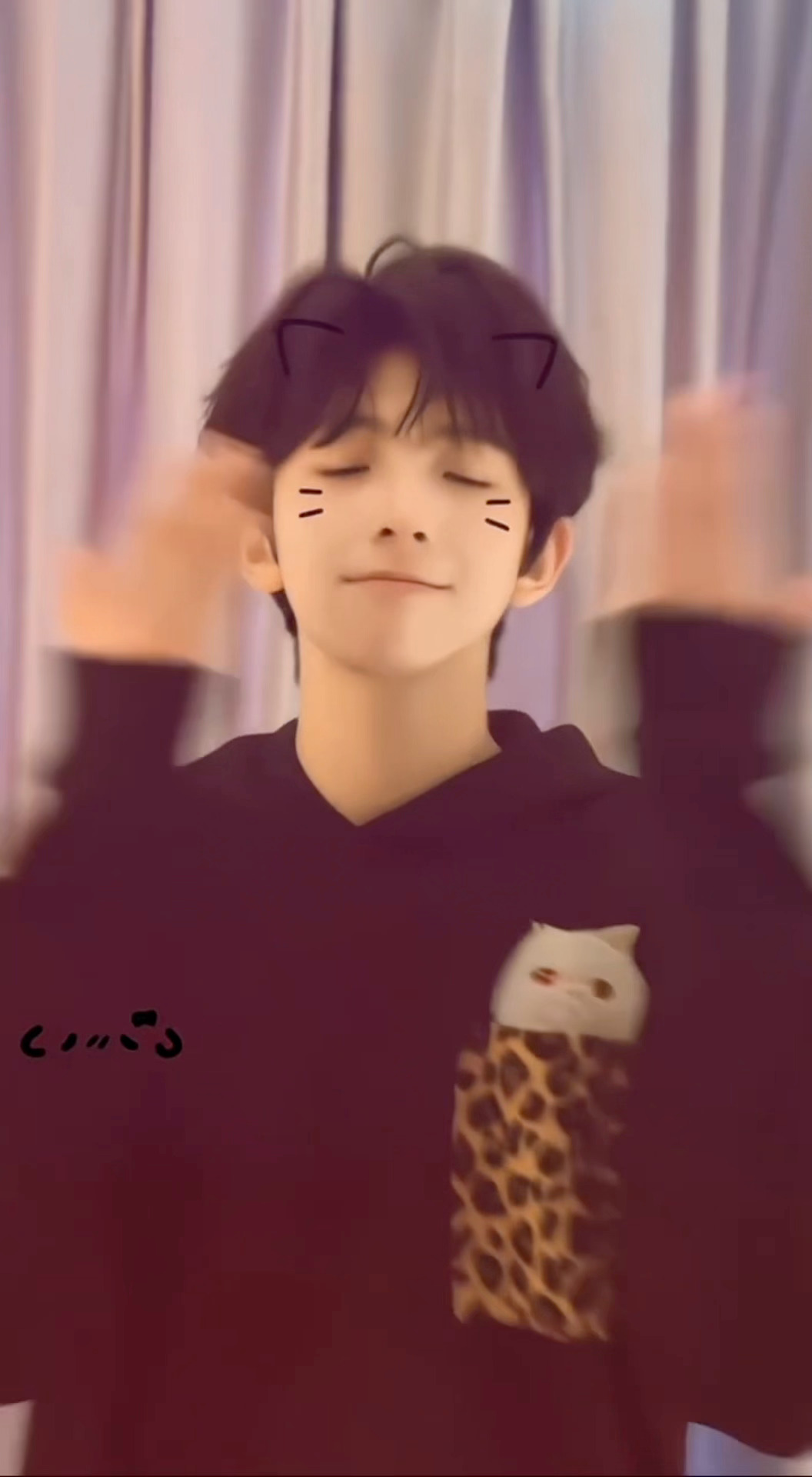 陈浚铭跳白菜对我笑手势舞 陈浚铭跳白菜对我笑手势舞 好可爱的吉米 萌物一个