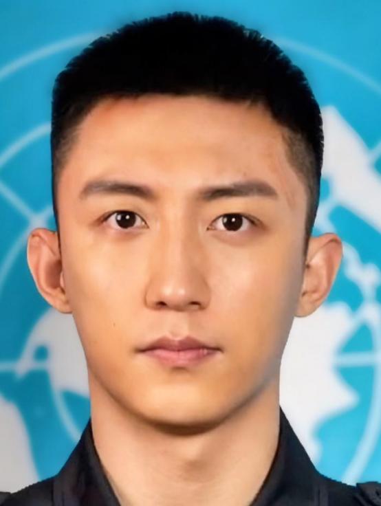 [太阳]都说黄景瑜是军三代，可谁知道，这个上甘岭英雄的亲孙子，16岁离家，第一份