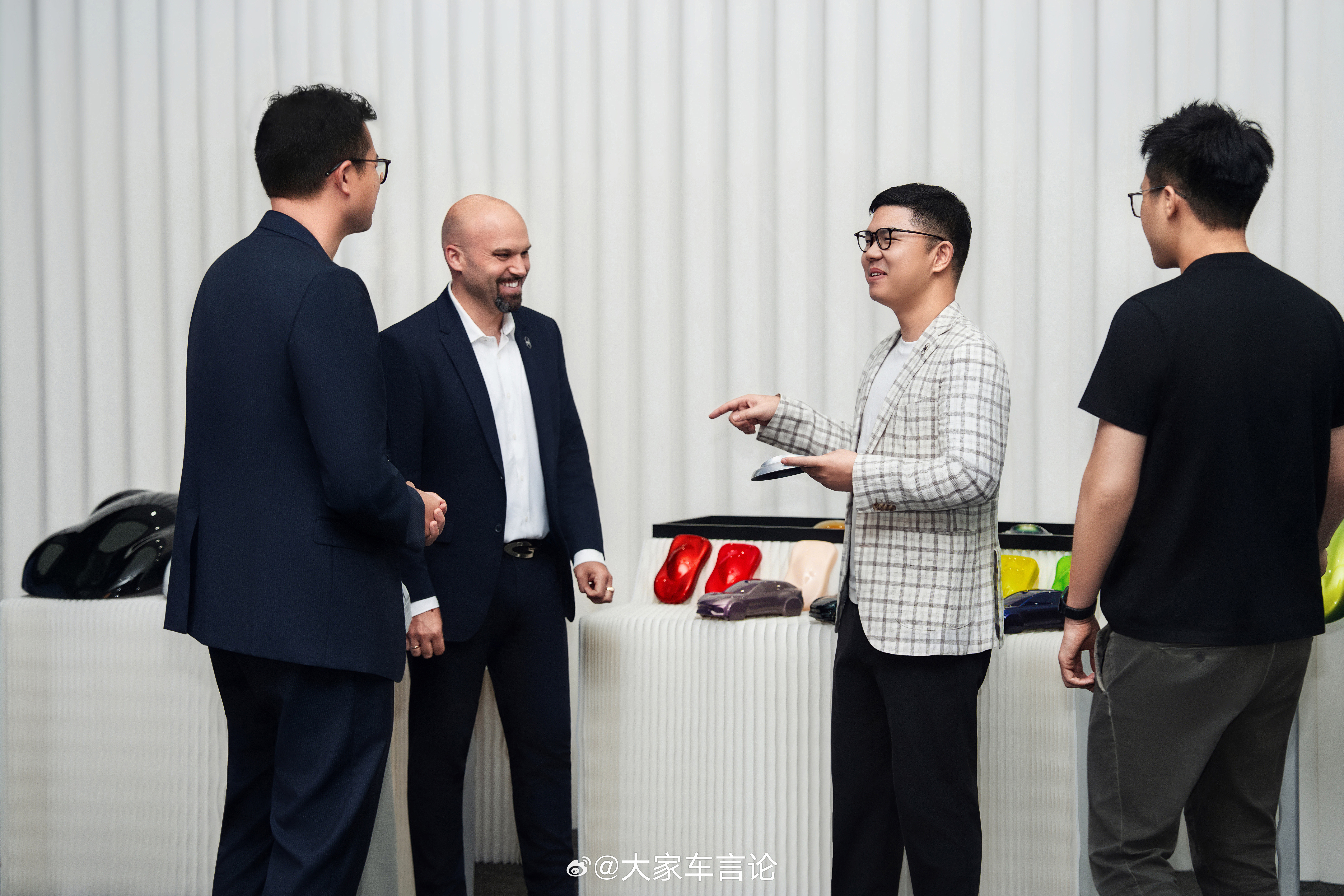 “法拉利前首席设计师”谜底揭晓，智界汽车执行副总裁赵长江发出与超跑设计师Wern