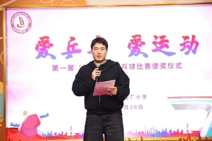 筐老湿何时回正定训练？ 今天又给儿子颁奖去了大儿子打了学校比赛的第一名 ​​​