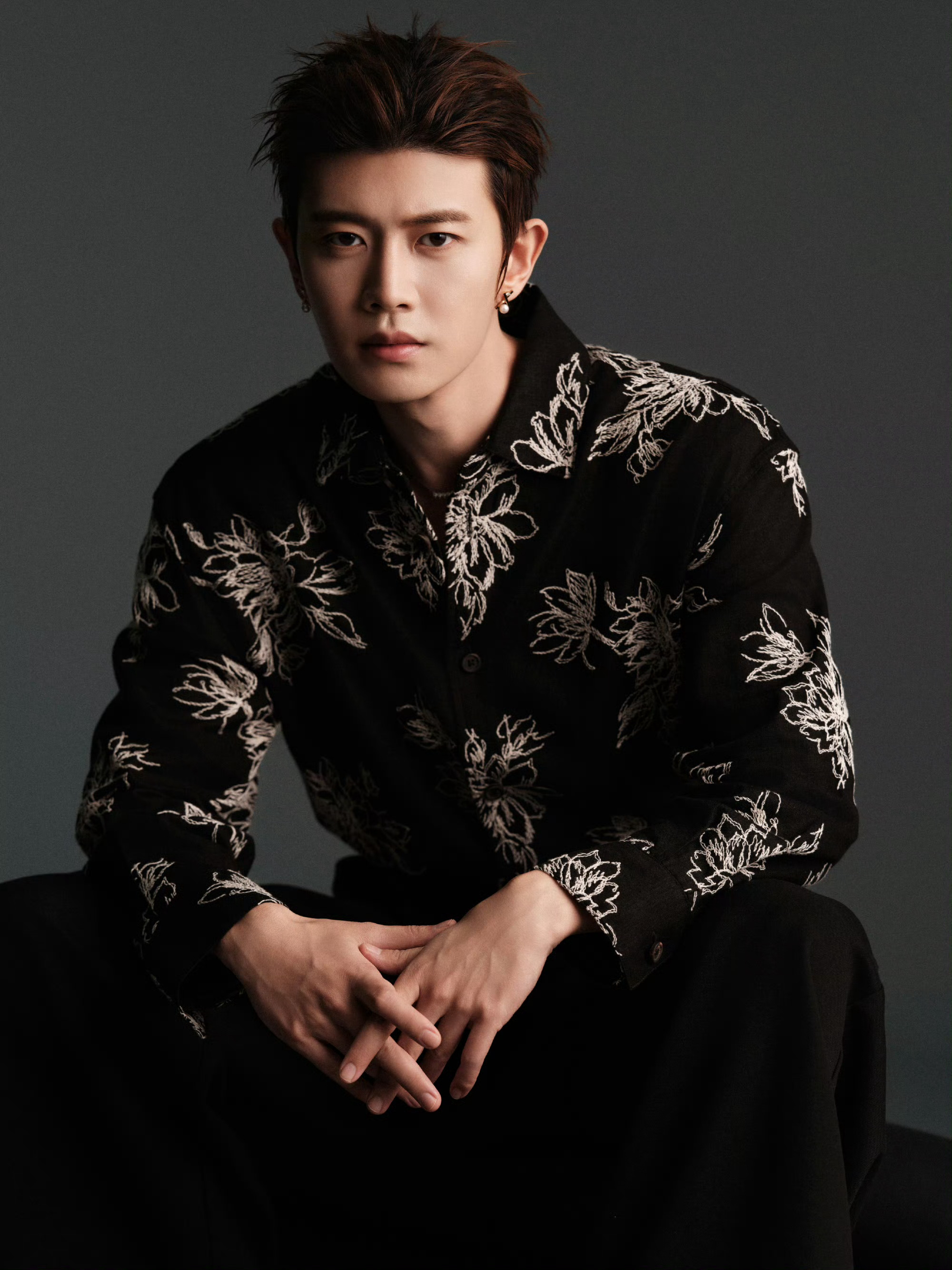 任嘉伦  任嘉伦║🄻♥︎🅅🄴ᰔᩚᐝ要时间嘉许，等春风得意；我喜欢的你，温柔
