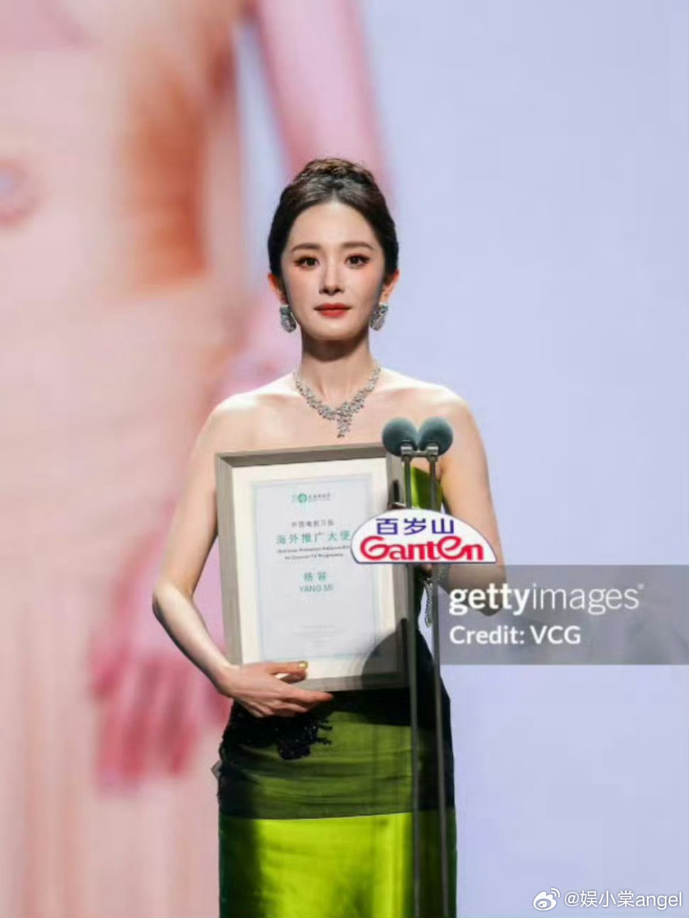 杨幂白玉兰G社生图幂神驾到统统闪开白玉兰海外推广大使获得者幂神两次白玉兰之旅从未