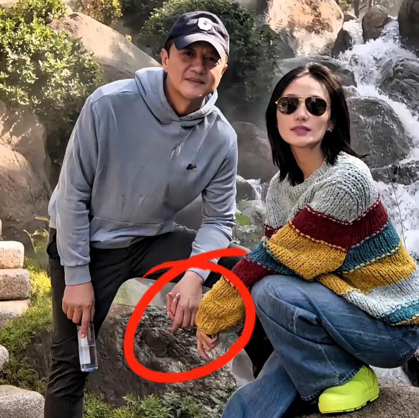 刚刷到李亚鹏官宣离婚的消息，
第一反应不是心疼谁也不是八卦新欢旧爱，
而是突然觉