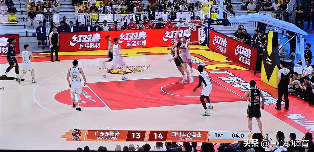 第一节还被四川队反超比分14:13领先一分，结束第一节[笑哭][笑哭][笑哭]