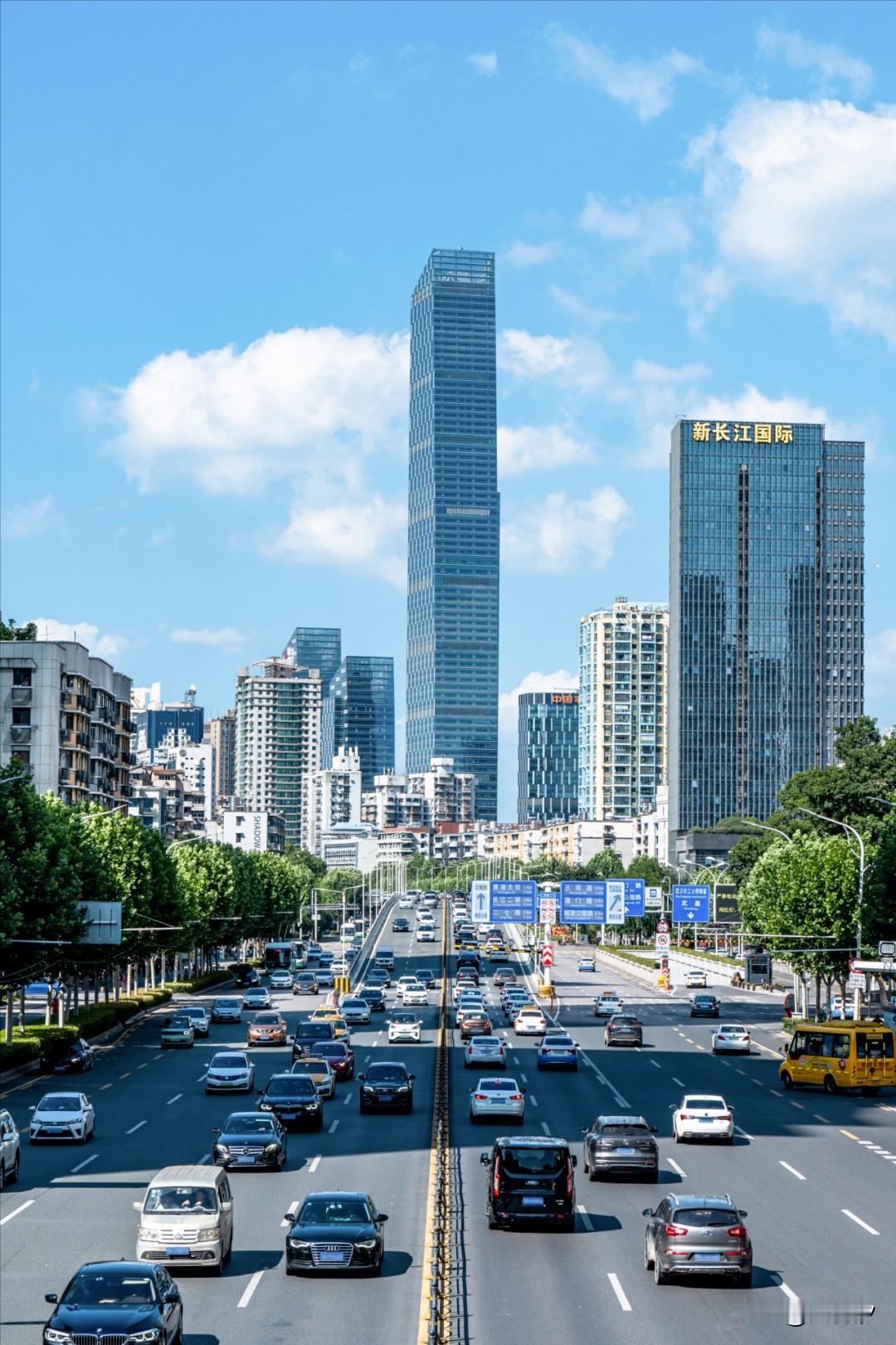 武汉房价最贵的十个区排名：

1.江岸区（约30775元/㎡）
2.江汉区（约2