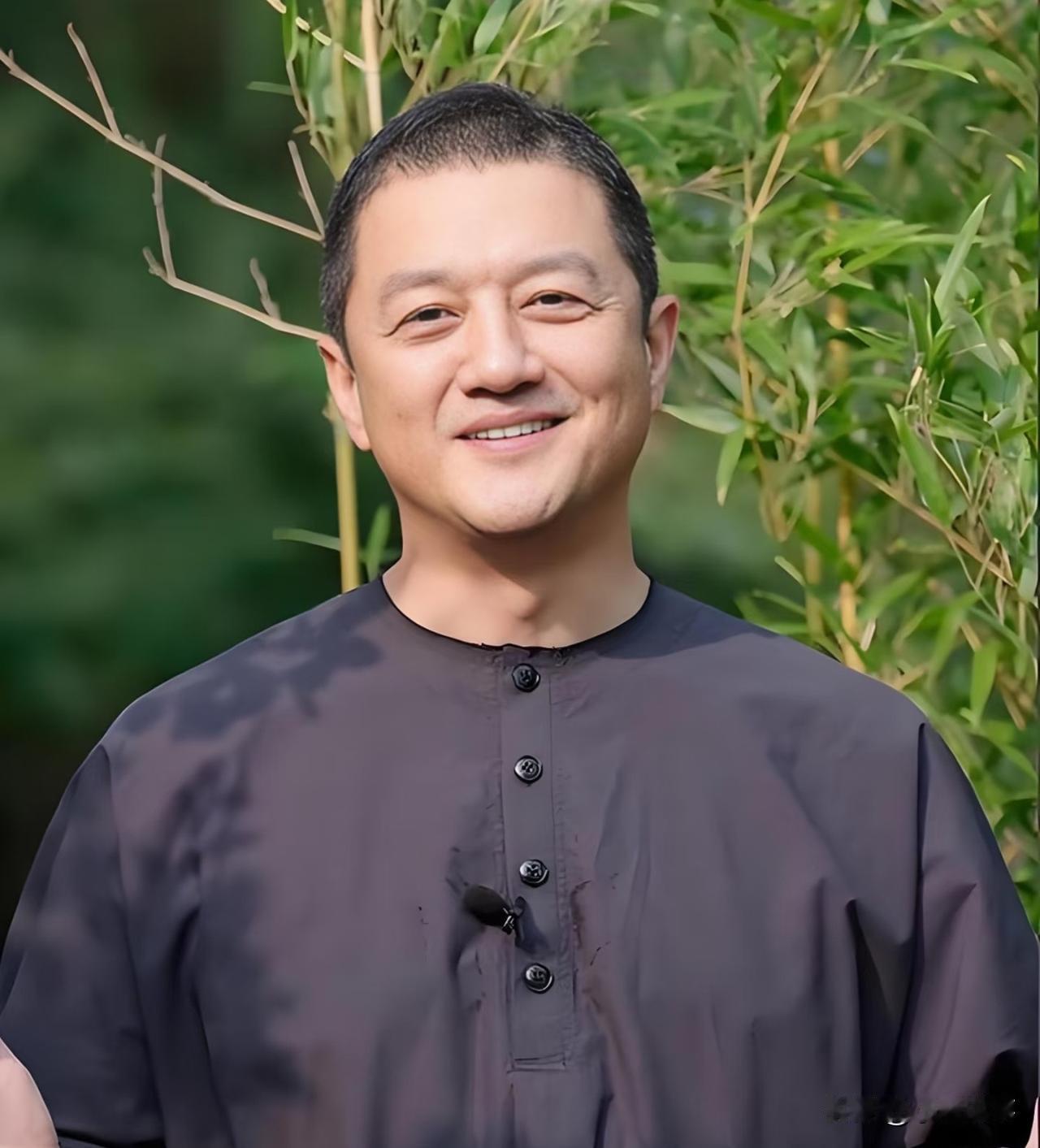 真是运气来了挡不住！
李亚鹏这几天直播直接火出圈，
十天里三场销售额破亿，最猛的