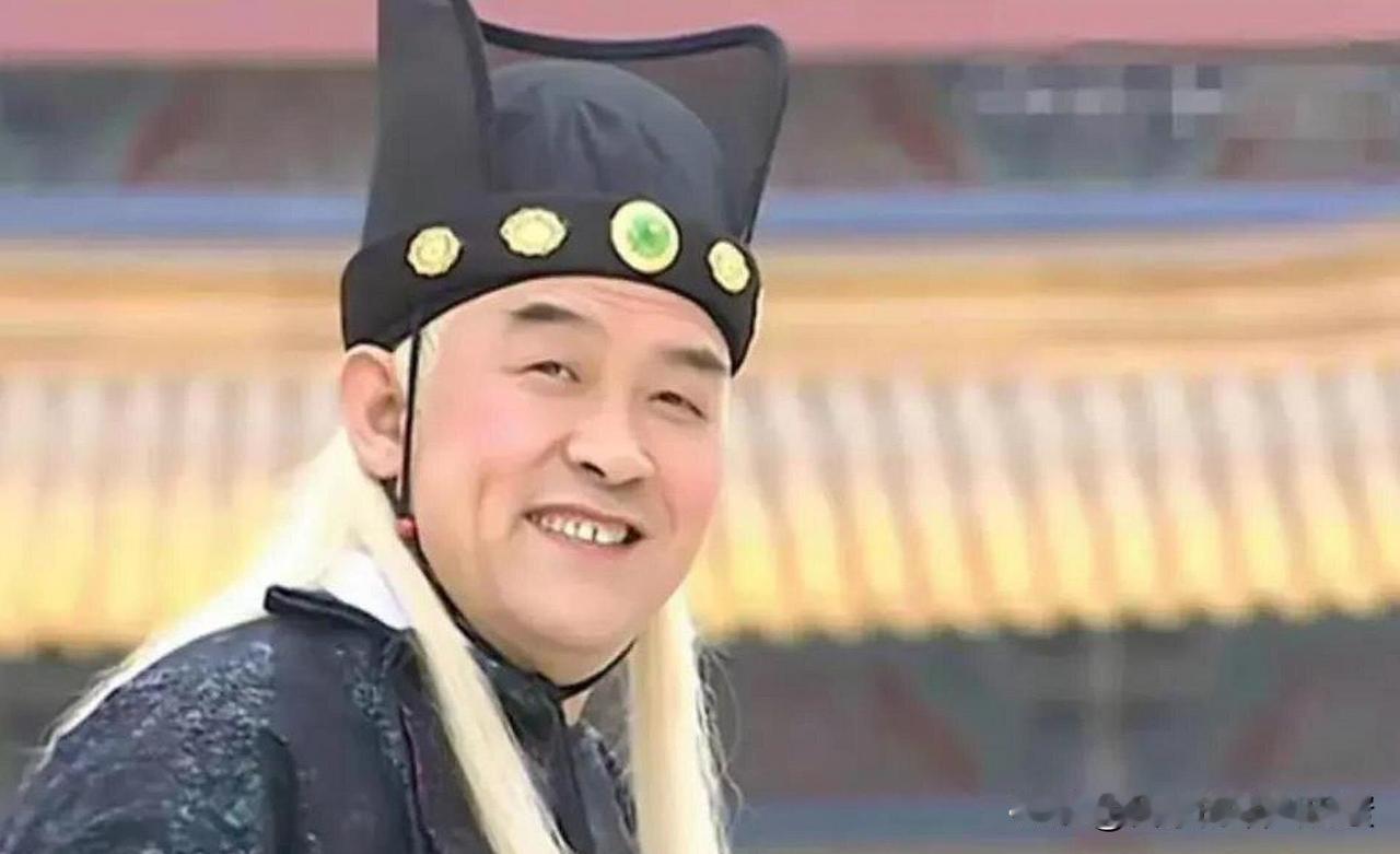 太子李重俊发动宫变，中宗李显和韦后在玄武门城楼上吓得瑟瑟发抖。这时，太监杨思勖冲