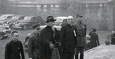 1936年，蒋介石在西安脱险后，在南京下飞机，何应钦第一个上去迎接，蒋介石却冷淡