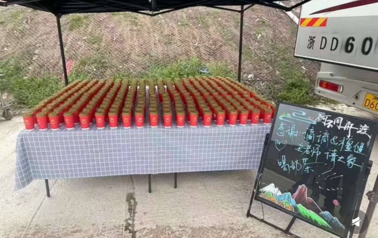 檀健次&滴滴请何不同舟渡剧组喝咖啡，又请客了，太大方了