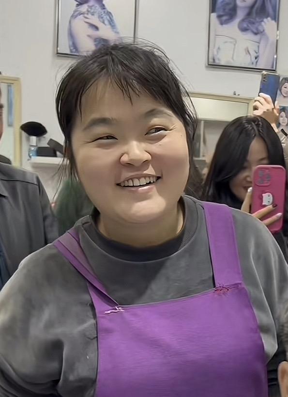 湖南怀化晓华理发，这又来了一个重庆呆呆杀猪宴。反正隔一段时间就出来一个这种“网红