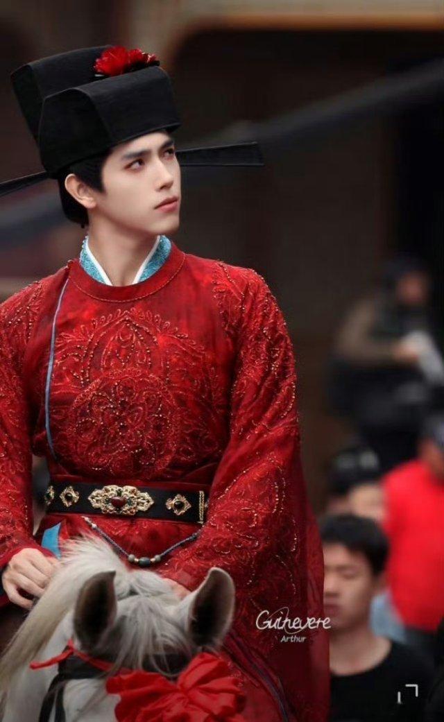 #迪丽热巴陈飞宇慕胥辞婚服路透#迪丽热巴就是红色统治区 只期待热巴[心] ​​​