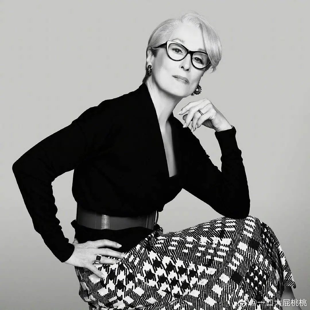 《Runway》刊登了主编米兰达的新公式照 